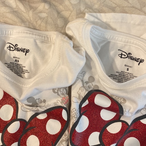 Lot of family DISNEY tees and hats - Picture 5 of 10